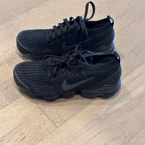 Black vapormax Nike Air